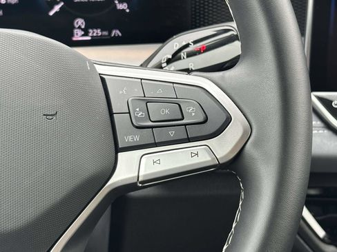 Certified 2025 Volkswagen Tiguan SE AWD/4WD image 23