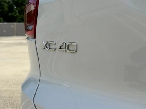 Certified 2024 Volvo XC40 B5 Plus w/ Climate Package AWD/4WD image 38