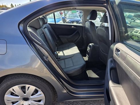 Used 2011 Volkswagen Jetta SE image 16