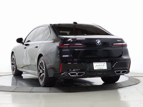 Used 2025 BMW 760i xDrive w/ Executive Package AWD/4WD image 6