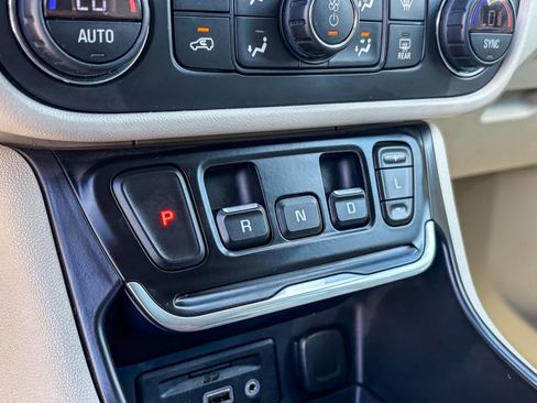 Used 2020 GMC Terrain Denali w/ Denali Premium Package FWD image 18