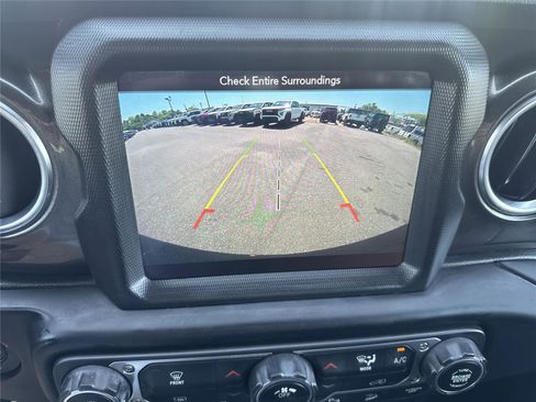 Used 2019 Jeep Wrangler Unlimited Sahara AWD/4WD image 30