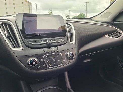 Used 2022 Chevrolet Malibu LT image 27