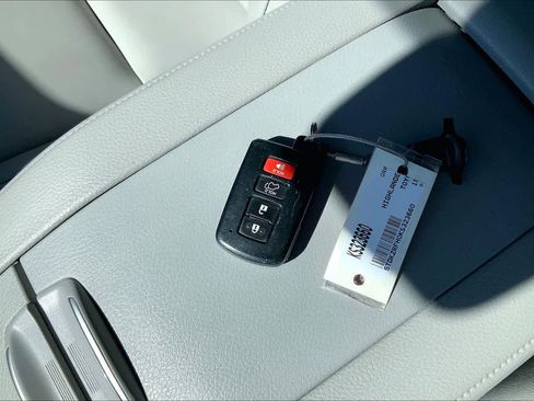 Used 2019 Toyota Highlander XLE image 15