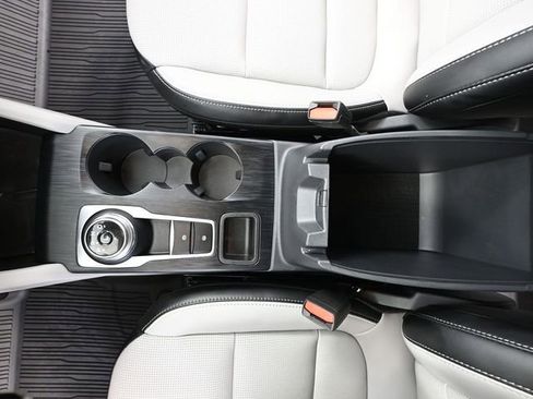 Used 2025 Ford Escape Platinum image 33