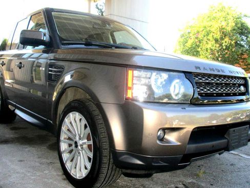 Used 2013 Land Rover Range Rover Sport HSE AWD/4WD image 9