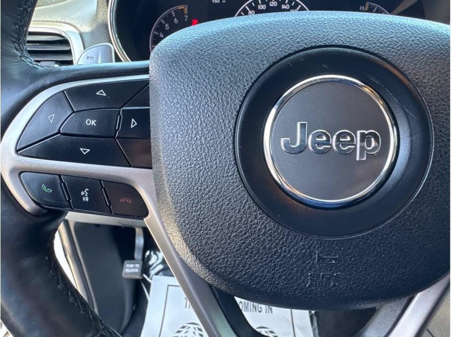 Used 2017 Jeep Grand Cherokee Altitude RWD image 31