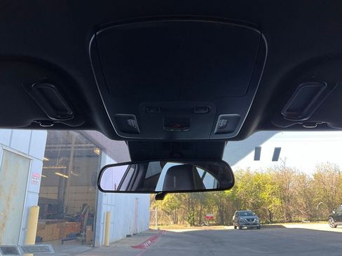 Used 2025 Toyota Camry SE image 17