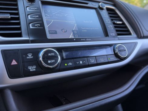 Used 2017 Toyota Highlander XLE image 21