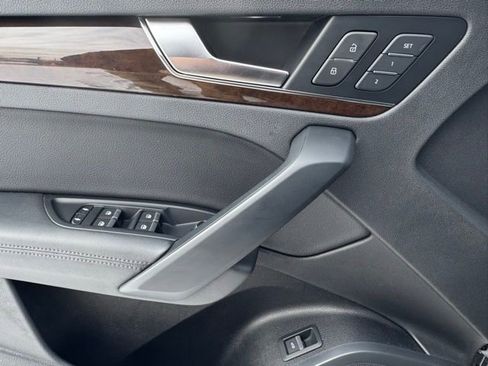 Used 2019 Audi Q5 2.0T Premium Plus image 11