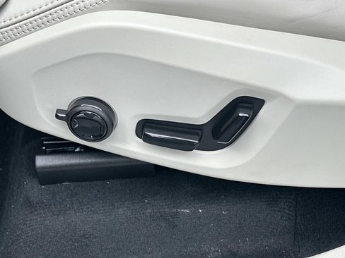 New 2026 Volvo XC90 T8 Ultra w/ Protection Package Premier AWD/4WD image 14