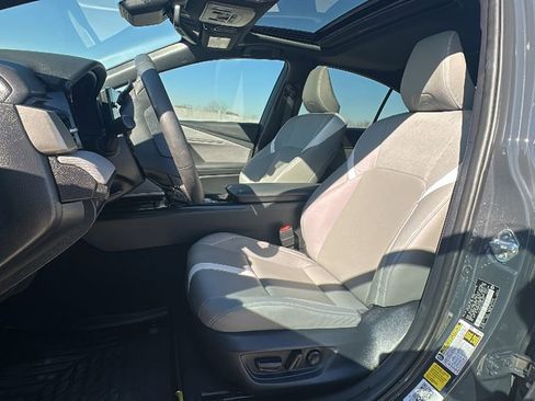 Used 2025 Toyota Camry Hybrid image 4