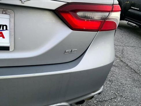 Used 2023 Toyota Camry SE image 9