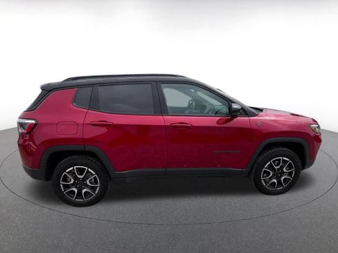 Used 2025 Jeep Compass Trailhawk AWD/4WD image 16