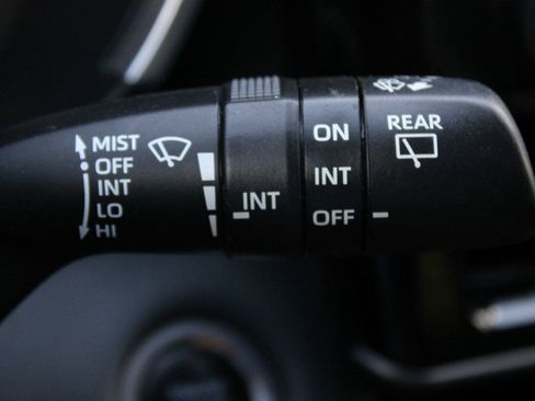 Used 2024 Toyota Highlander XLE AWD/4WD image 33