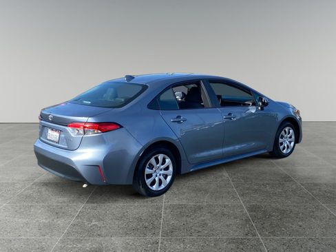 Used 2025 Toyota Corolla LE FWD image 5