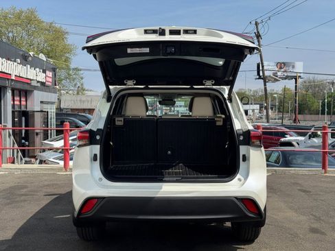 Used 2020 Toyota Highlander XLE image 31