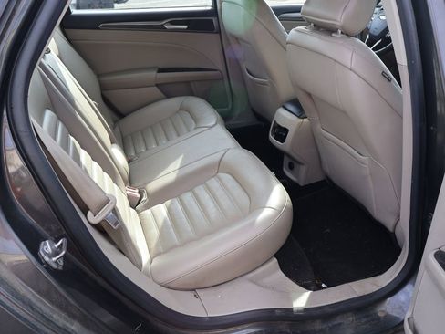 Used 2017 Ford Fusion SE FWD image 8