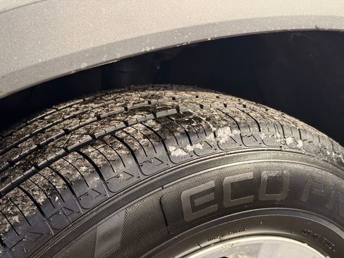 Used 2022 Toyota Highlander LE image 11