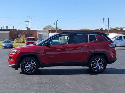 Used 2024 Jeep Compass Limited w/ Mopar Graphics Package AWD/4WD image 4