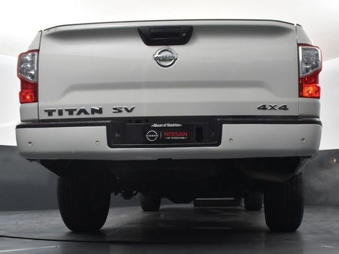 Used 2022 Nissan Titan SV image 15