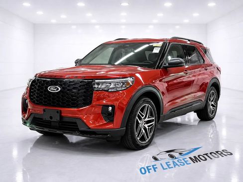Used 2025 Ford Explorer ST-Line w/ ST-Line Street Pack AWD/4WD image 1