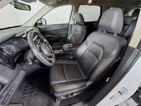 Used 2025 Nissan Pathfinder SL AWD/4WD image 11