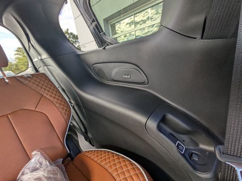 New 2026 Chrysler Pacifica Pinnacle w/ Trailer Tow Group FWD image 50