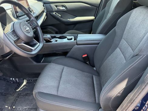 Used 2024 Nissan Rogue SV AWD/4WD image 19