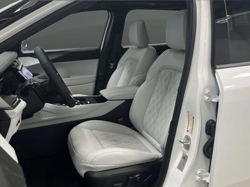 New 2026 Jeep Cherokee Overland w/ Trailer Tow Group image 9