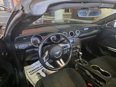 Used 2019 Ford Mustang Convertible RWD image 8