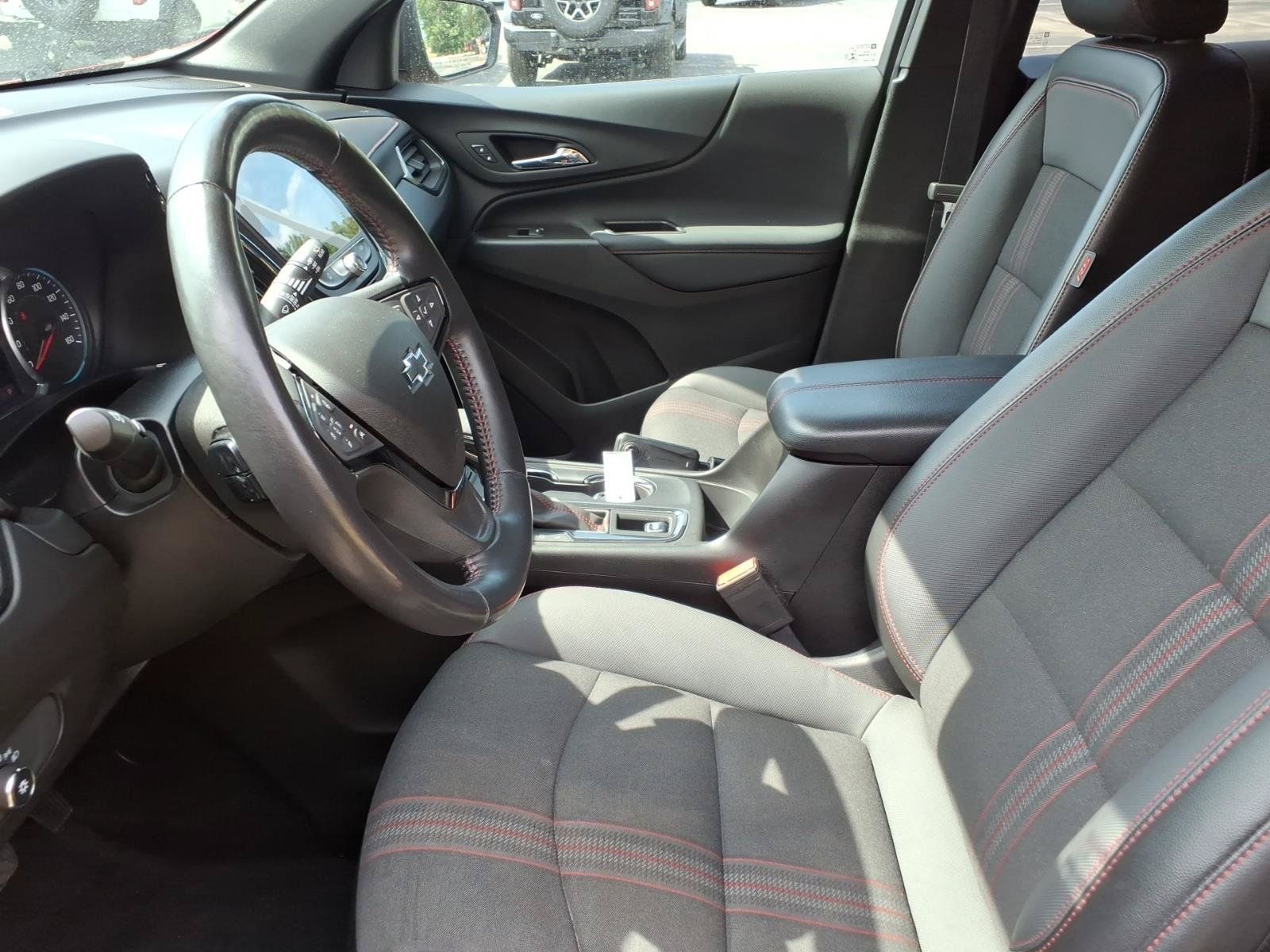 Used 2022 Chevrolet Equinox RS w/ Infotainment Package FWD image 17