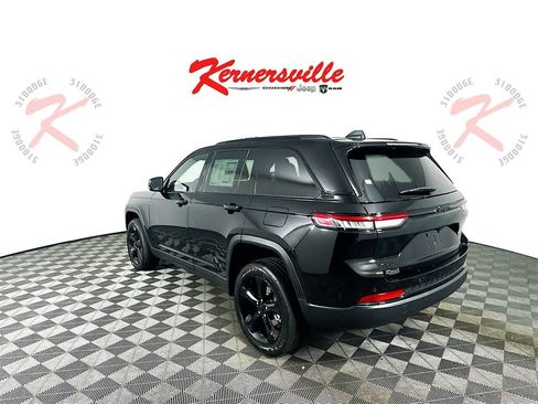 New 2025 Jeep Grand Cherokee Altitude image 5