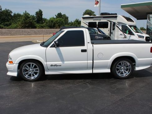 Used 2000 Chevrolet S10 Pickup Xtreme w/ Preferred Equipment Group RWD image 3