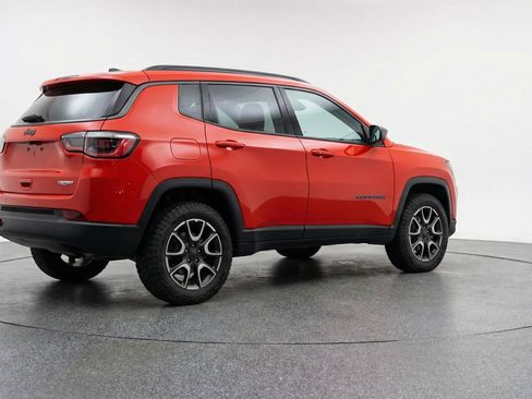 Used 2025 Jeep Compass Trailhawk image 9