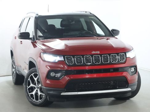 Used 2025 Jeep Compass Limited AWD/4WD image 2