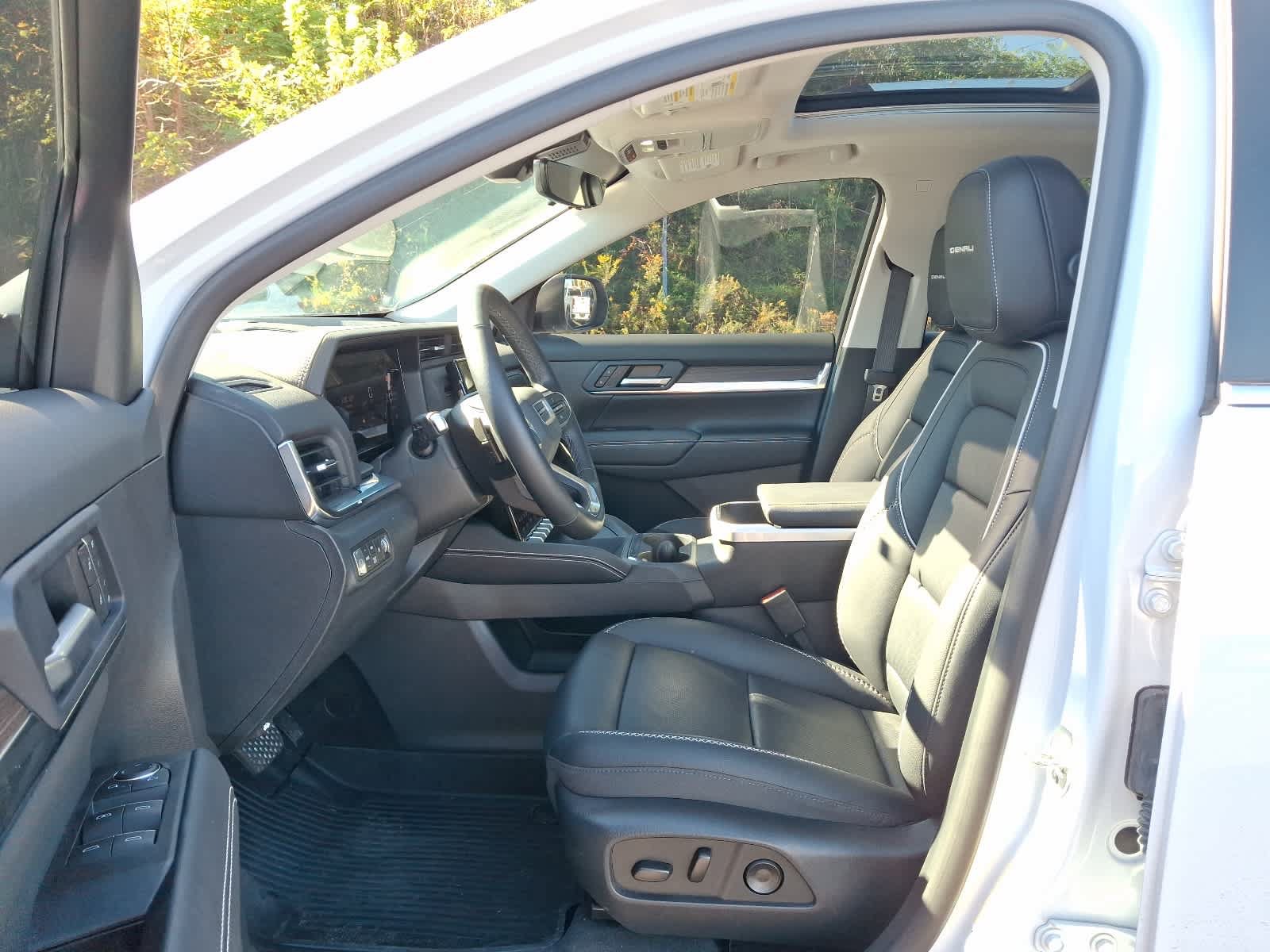 Used 2026 GMC Terrain Denali AWD/4WD image 14