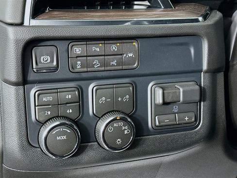 New 2026 Chevrolet Suburban LS AWD/4WD image 11