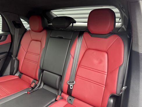 Certified 2025 Porsche Cayenne GTS AWD/4WD image 14