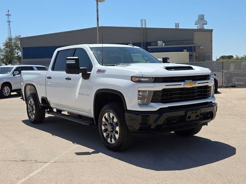 Used 2024 Chevrolet Silverado 2500 Custom w/ Custom Value Package AWD/4WD image 2