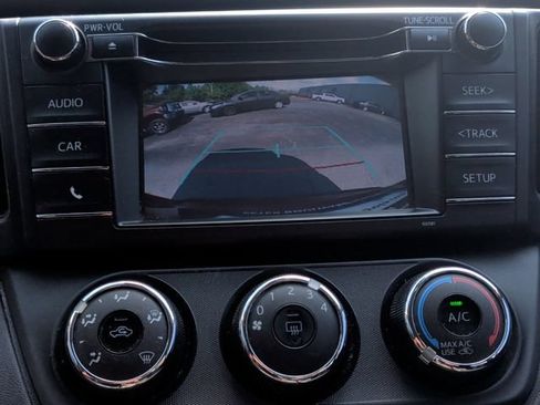 Used 2018 Toyota RAV4 LE FWD image 24