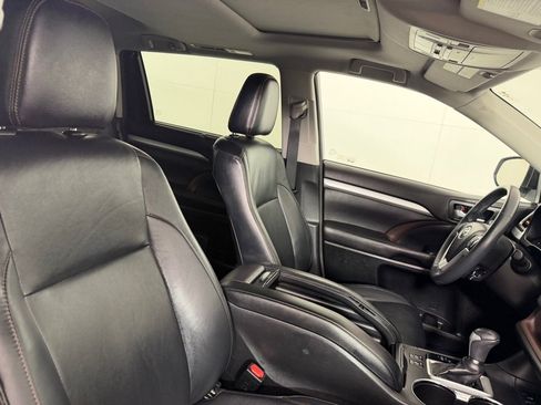 Used 2016 Toyota Highlander XLE AWD/4WD image 24
