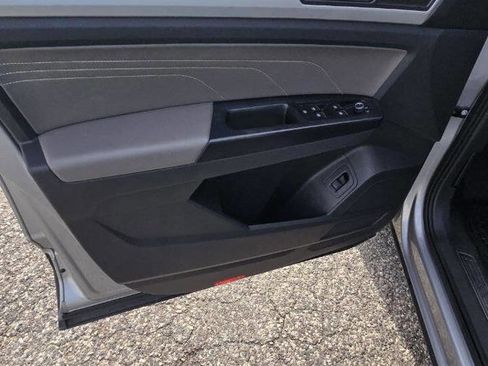 Used 2021 Volkswagen Atlas SE image 9