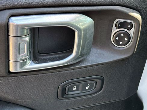 Used 2024 Jeep Wrangler Unlimited Sahara AWD/4WD image 14