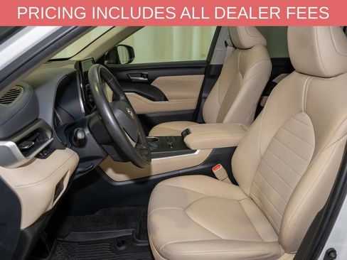 Used 2023 Toyota Highlander XLE FWD image 14