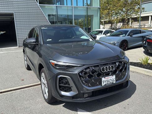 Used 2025 Audi Q5 Premium Plus w/ Premium Plus AWD/4WD image 4