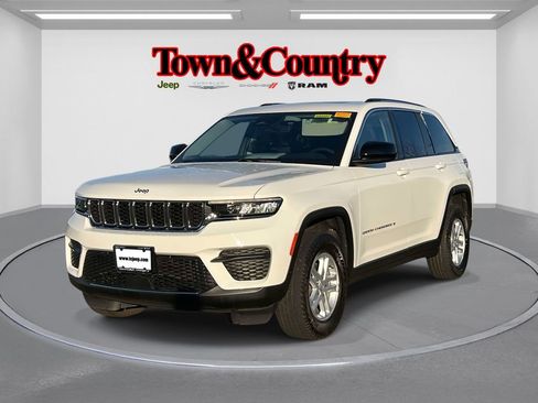 Certified 2023 Jeep Grand Cherokee Laredo w/ Luxury Tech Group I image 3
