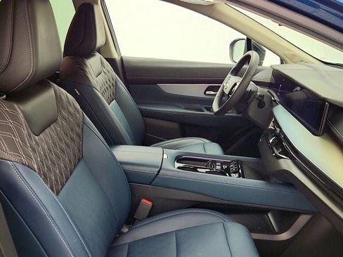 Used 2025 Nissan Murano Platinum w/ Cargo Package AWD/4WD image 25