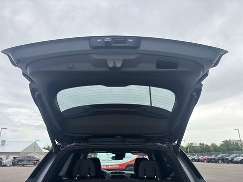 Used 2022 Chevrolet TrailBlazer RS w/ Sun and Liftgate Package AWD/4WD image 11