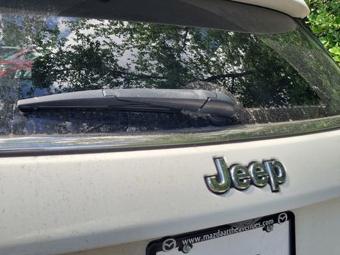 Used 2019 Jeep Compass Latitude FWD image 18